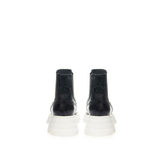 Alexander McQueen Elegant Leather Boots in Timeless Black